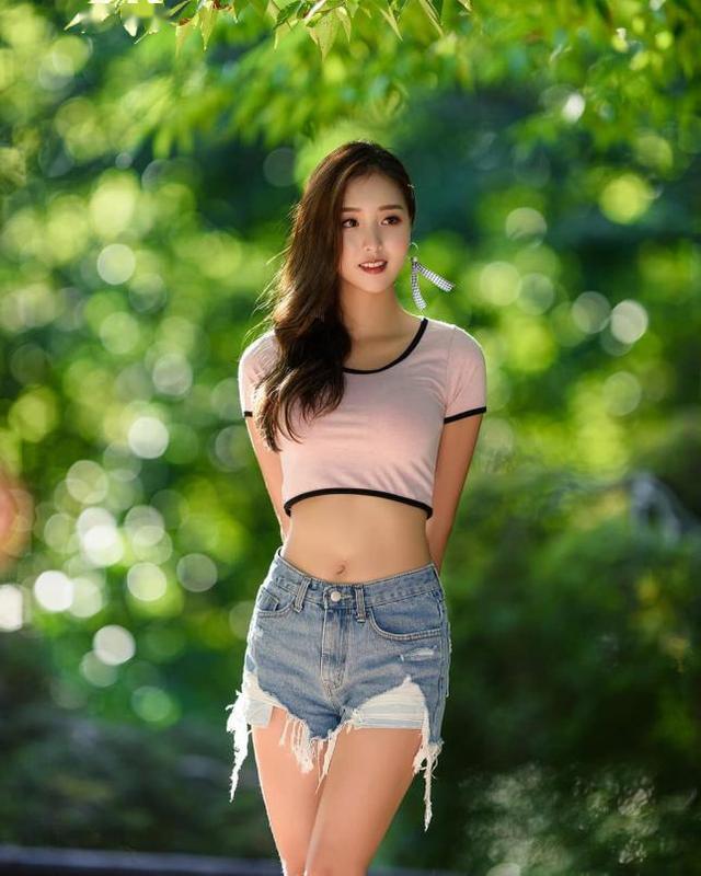 巨笔微雕壮丽的强军画卷